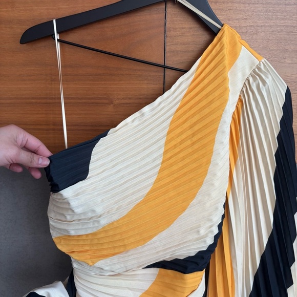 NWT Milly Linden Zebra Pleated One-Shoulder Dress, Size 2 - Picture 11 of 16